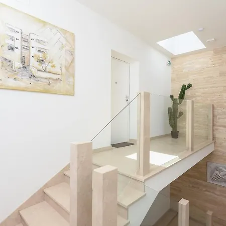 Lux 38b Luxury Penthouse & Deluxe Appartamento Zara