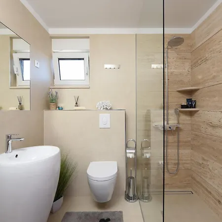 Lux 38b Luxury Penthouse & Deluxe Appartamento *