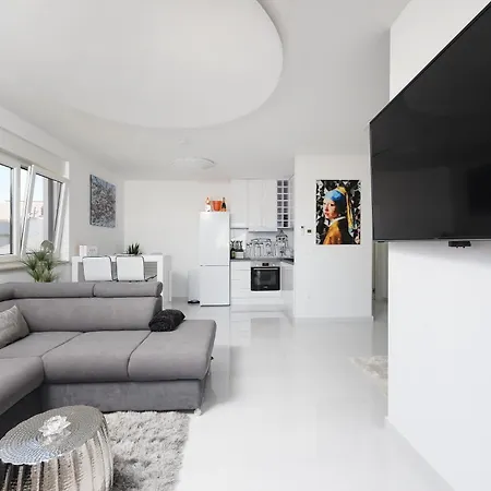 Lux 38b Luxury Penthouse & Deluxe * Zara