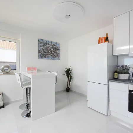 Lux 38b Luxury Penthouse & Deluxe Zara