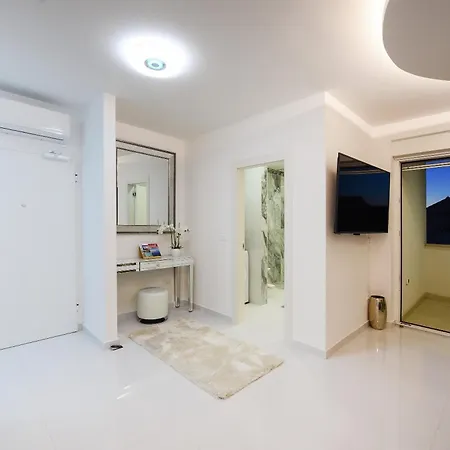Lux 38b Luxury Penthouse & Deluxe * Zara