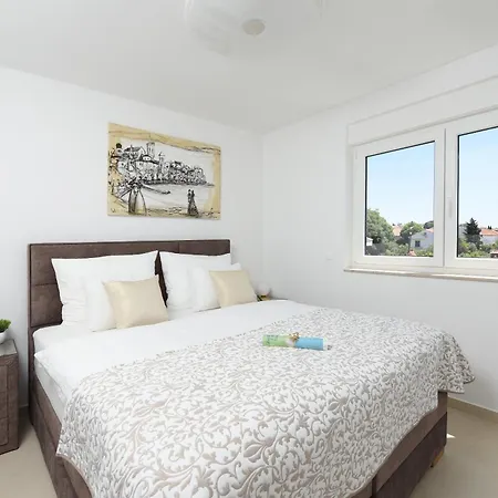Lux 38b Luxury Penthouse & Deluxe Zara