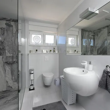 Lux 38b Luxury Penthouse & Deluxe Appartamento Zara