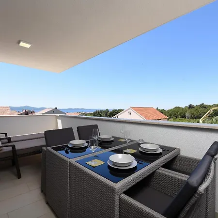 Lux 38b Luxury Penthouse & Deluxe Zara